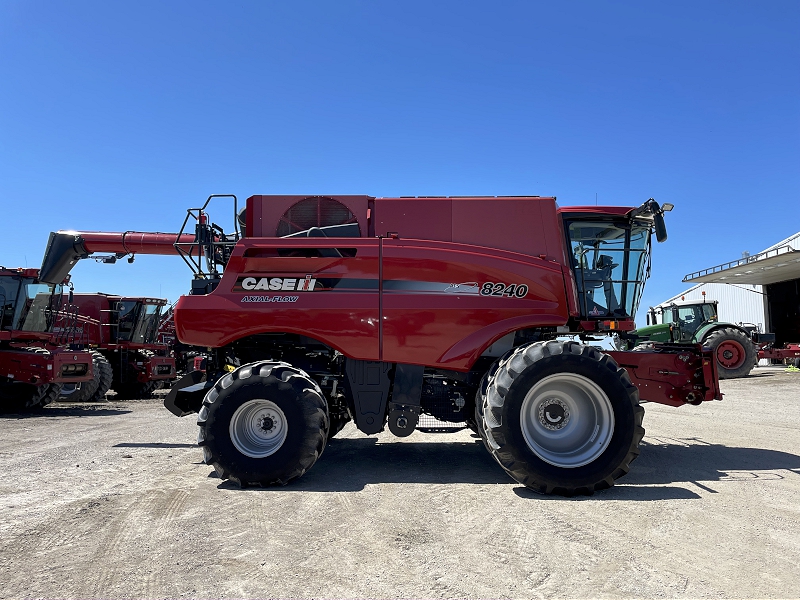 2017 CASE IH 8240 AXIAL-FLOW COMBINE