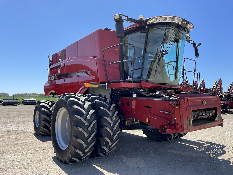 2017 CASE IH 8240 AXIAL-FLOW COMBINE