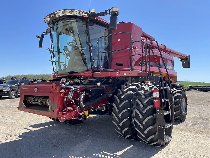 2017 CASE IH 8240 AXIAL-FLOW COMBINE