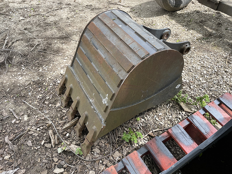 CASE 24" EXCAVATOR BUCKET