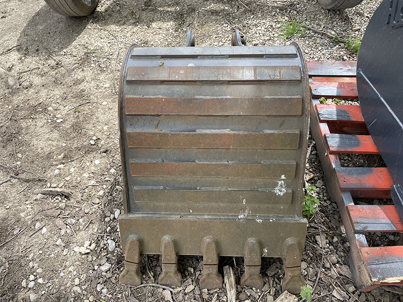 CASE 24" EXCAVATOR BUCKET