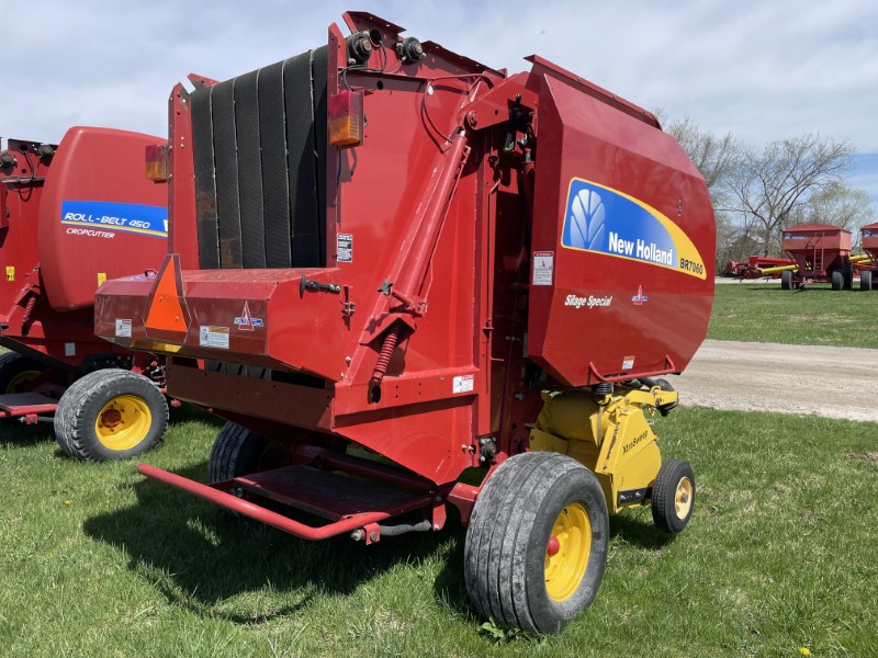 2009 NEW HOLLAND BR7060 ROUND BALER