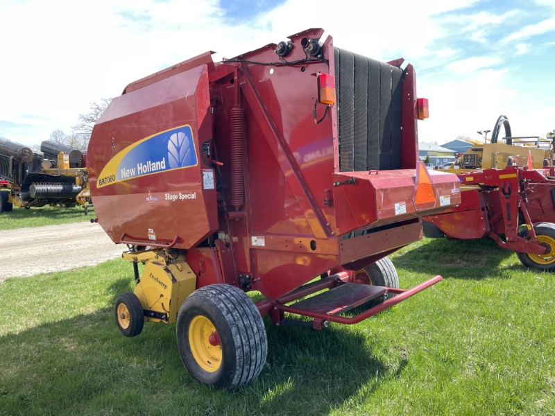 2009 NEW HOLLAND BR7060 ROUND BALER