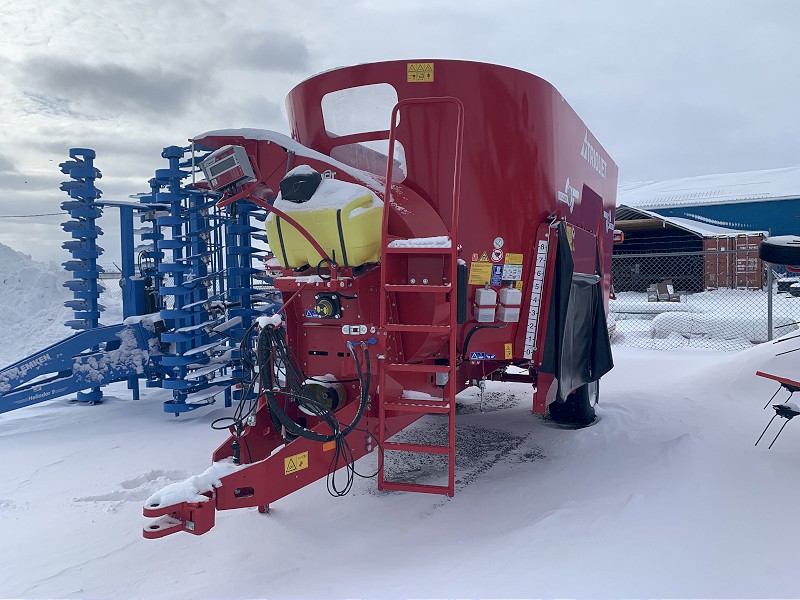 2024 TRIOLIET SOLOMIX 2 P2-2000 ZK TMR FEED MIXER