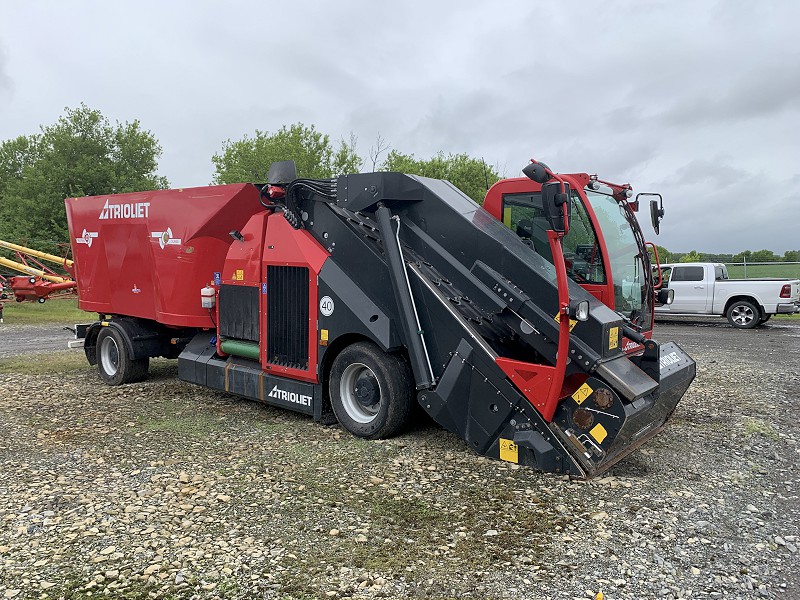 2022 TRIOLIET TRIOTRAC II 2000VL SELF-PROPELLED TMR FEED MIXER