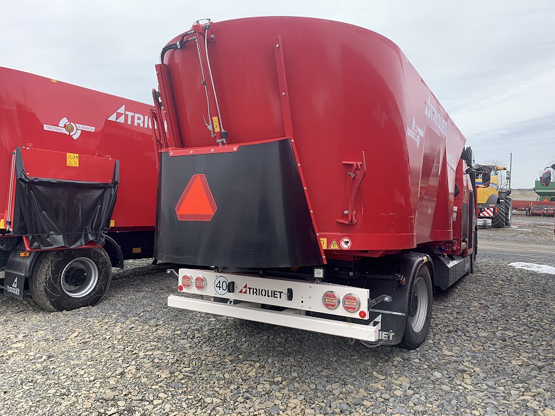 2022 TRIOLIET TRIOTRAC II 2000VL SELF-PROPELLED TMR FEED MIXER