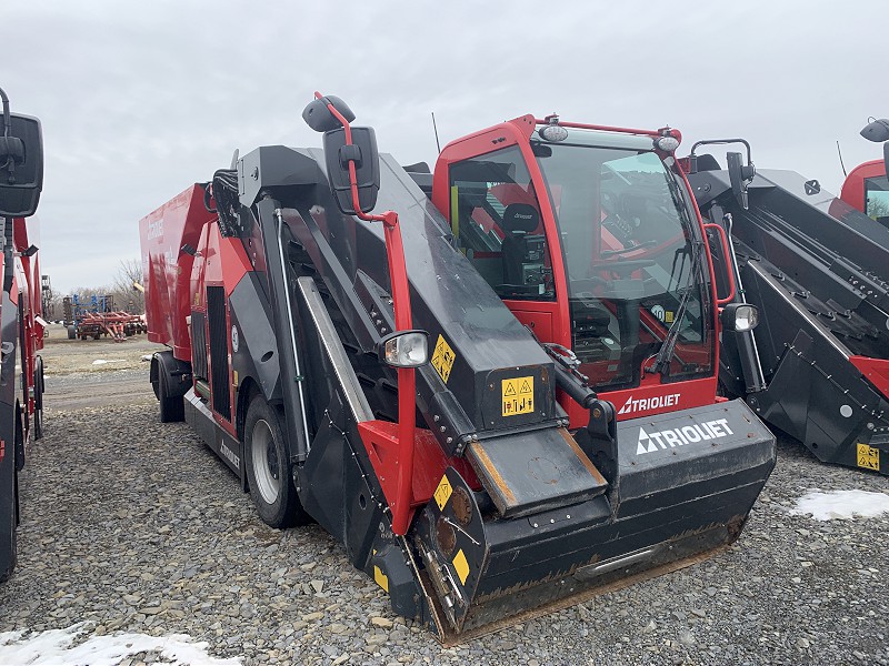 2022 TRIOLIET TRIOTRAC II 2000VL SELF-PROPELLED TMR FEED MIXER