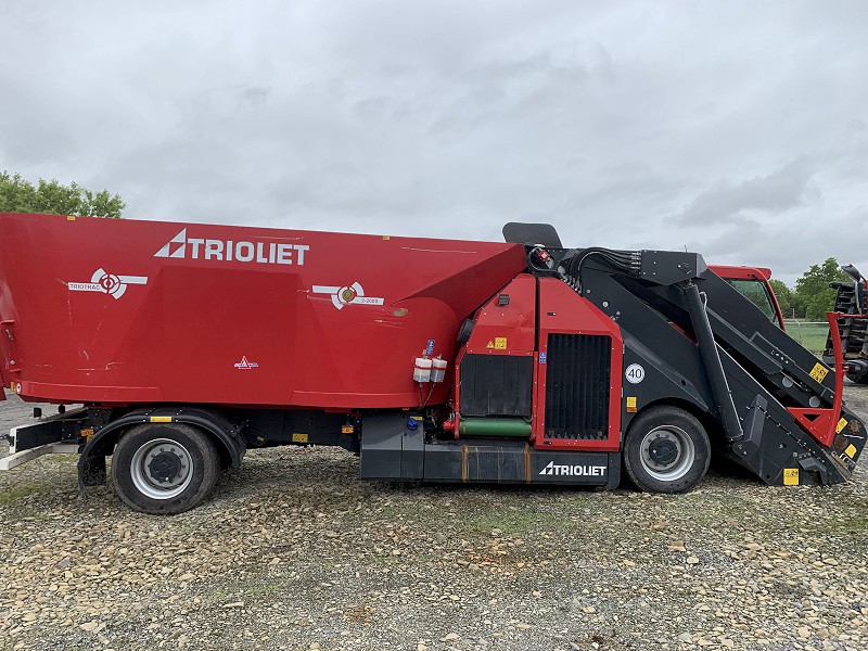 2022 TRIOLIET TRIOTRAC II 2000VL SELF-PROPELLED TMR FEED MIXER