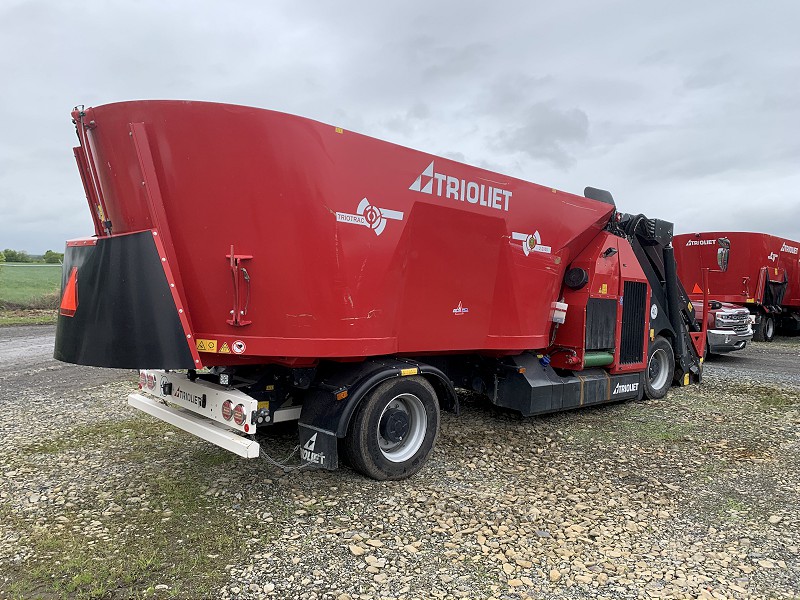 2022 TRIOLIET TRIOTRAC II 2000VL SELF-PROPELLED TMR FEED MIXER