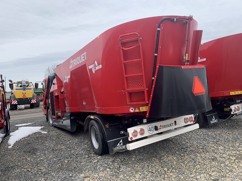 2022 TRIOLIET TRIOTRAC II 2000VL SELF-PROPELLED TMR FEED MIXER