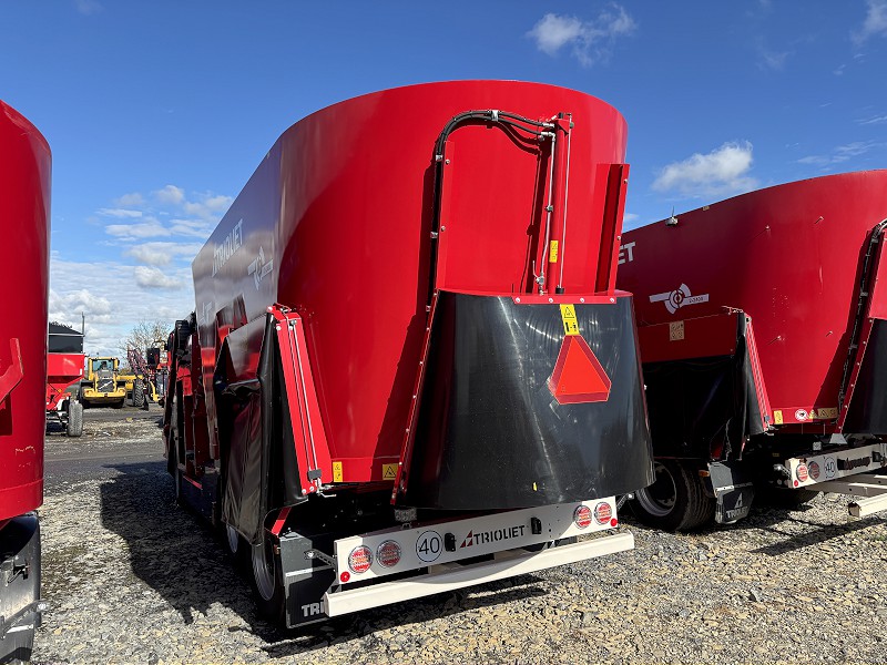 2025 TRIOLIET TRIOTRAC L 2400VL SELF PROPELLED TMR MIXER