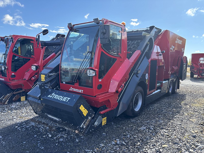 2025 TRIOLIET TRIOTRAC L 2400VL SELF PROPELLED TMR MIXER