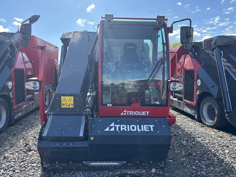 2025 TRIOLIET TRIOTRAC L 2400VL SELF PROPELLED TMR MIXER