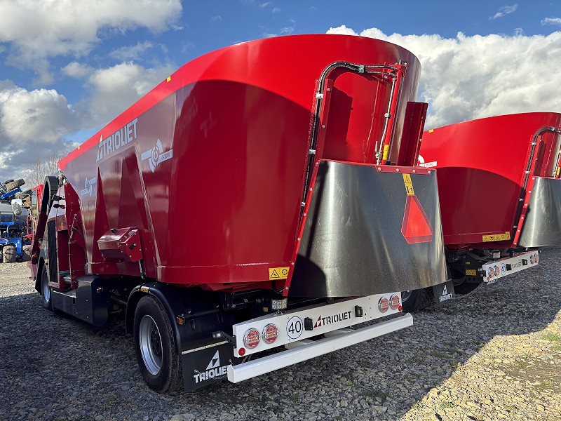 2025 TRIOLIET TRIOTRAC II 2000VL SELF PROPELLED TMR MIXER