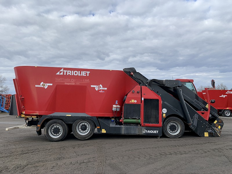 2020 TRIOLIET TRIOTRAC 2400VL TMR FEED MIXER
