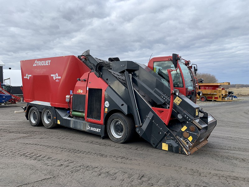 2020 TRIOLIET TRIOTRAC 2400VL TMR FEED MIXER