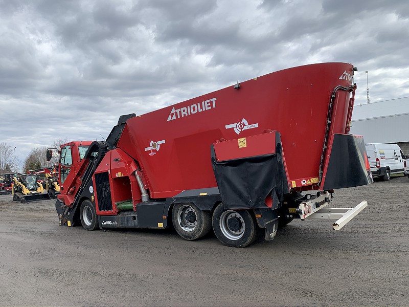 2020 TRIOLIET TRIOTRAC 2400VL TMR FEED MIXER