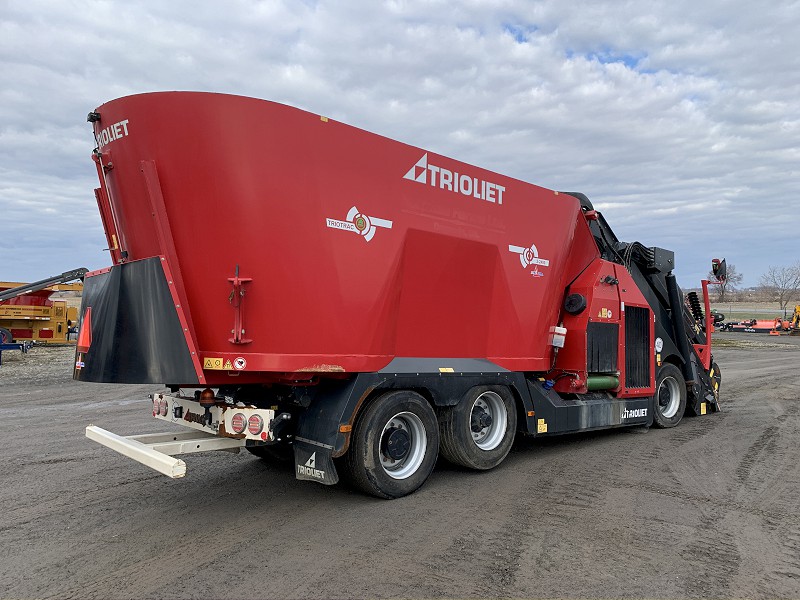 2020 TRIOLIET TRIOTRAC 2400VL TMR FEED MIXER