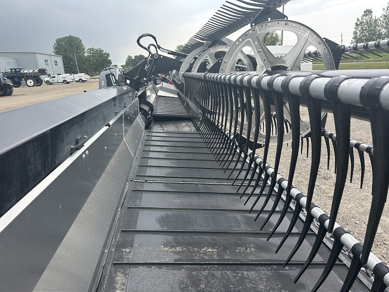 2025 MACDON FD240 PLUS DRAPER FLEX HEAD