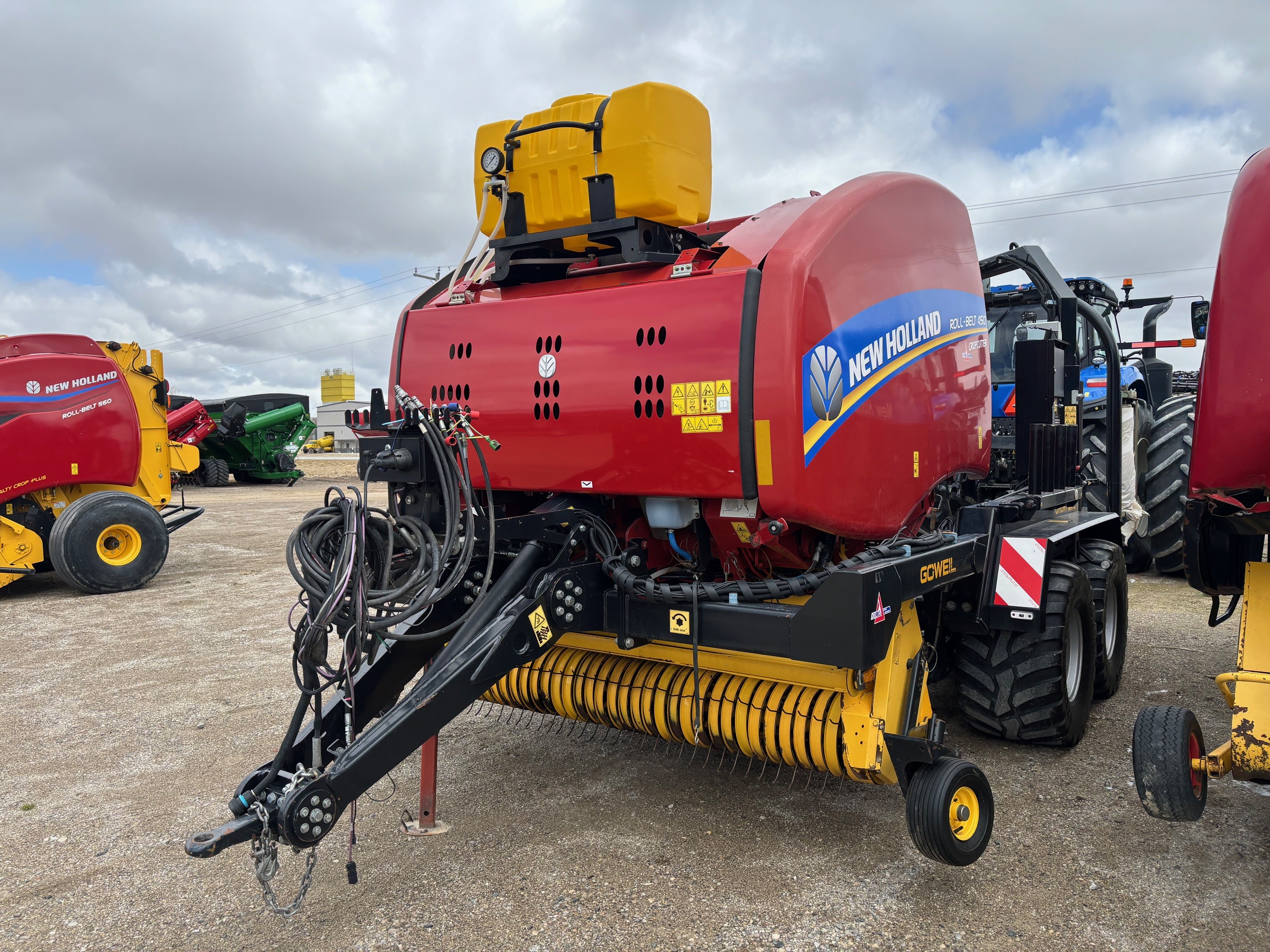 2017 NEW HOLLAND RB450 ROUND BALER