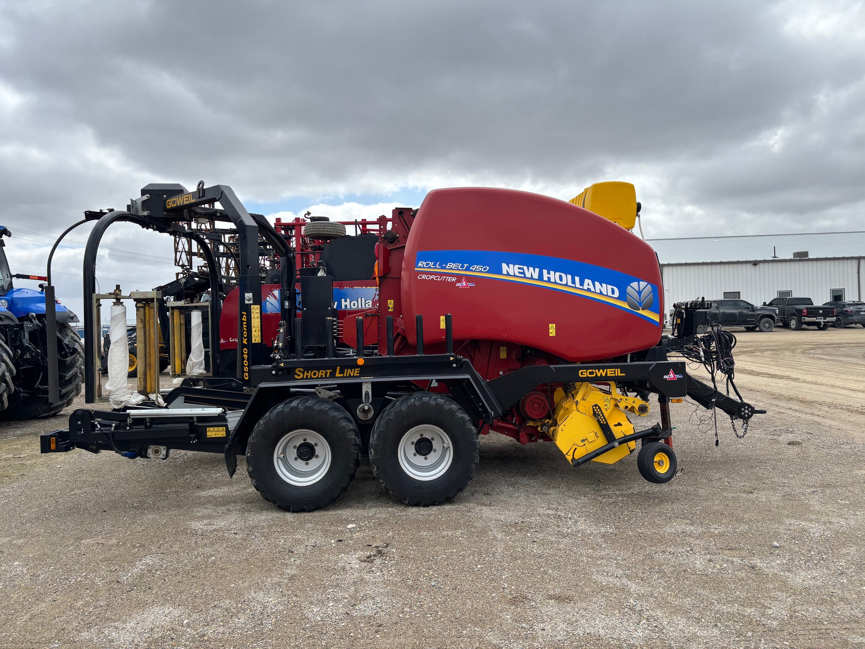 2017 NEW HOLLAND RB450 ROUND BALER