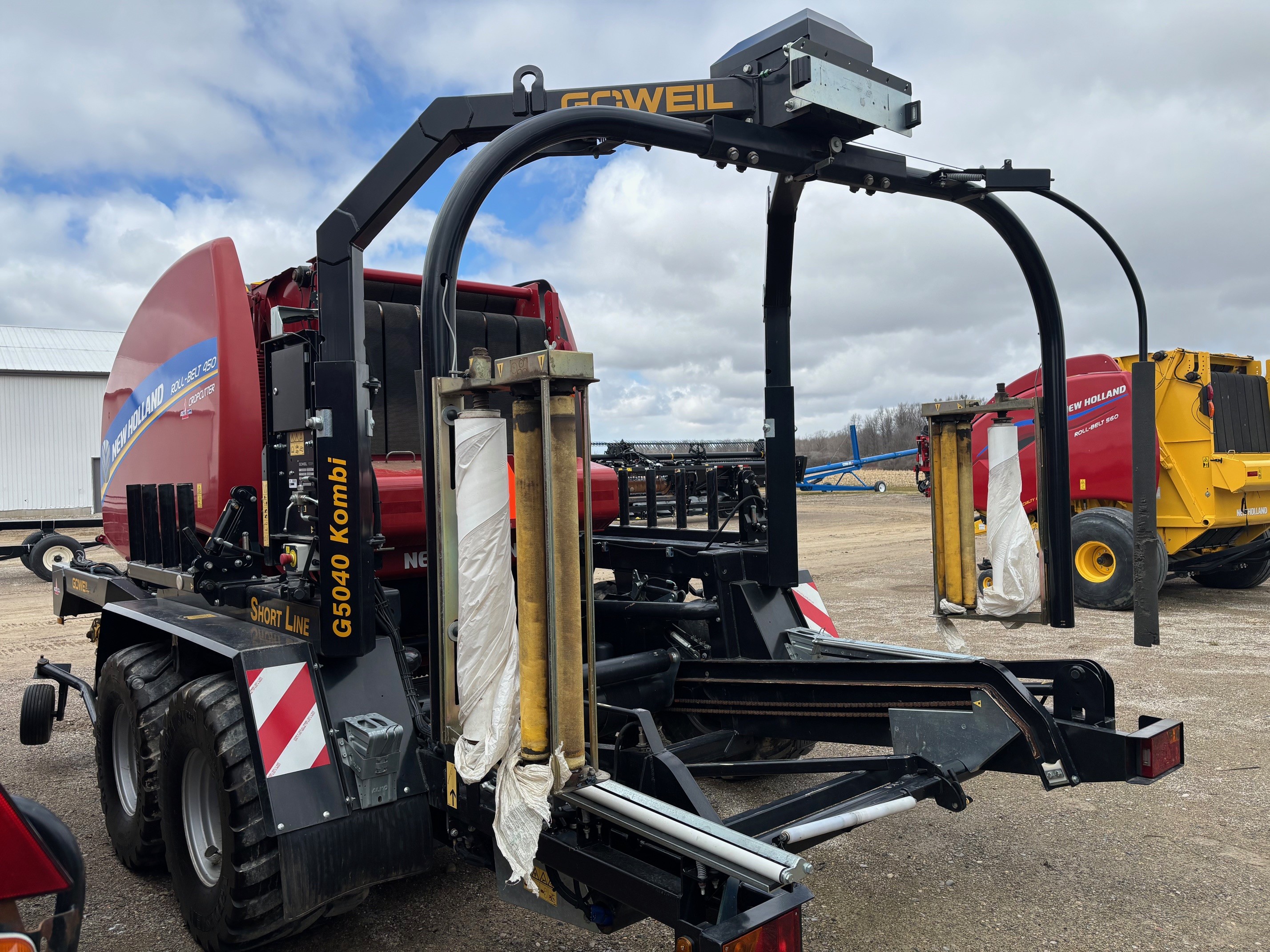 2017 NEW HOLLAND RB450 ROUND BALER