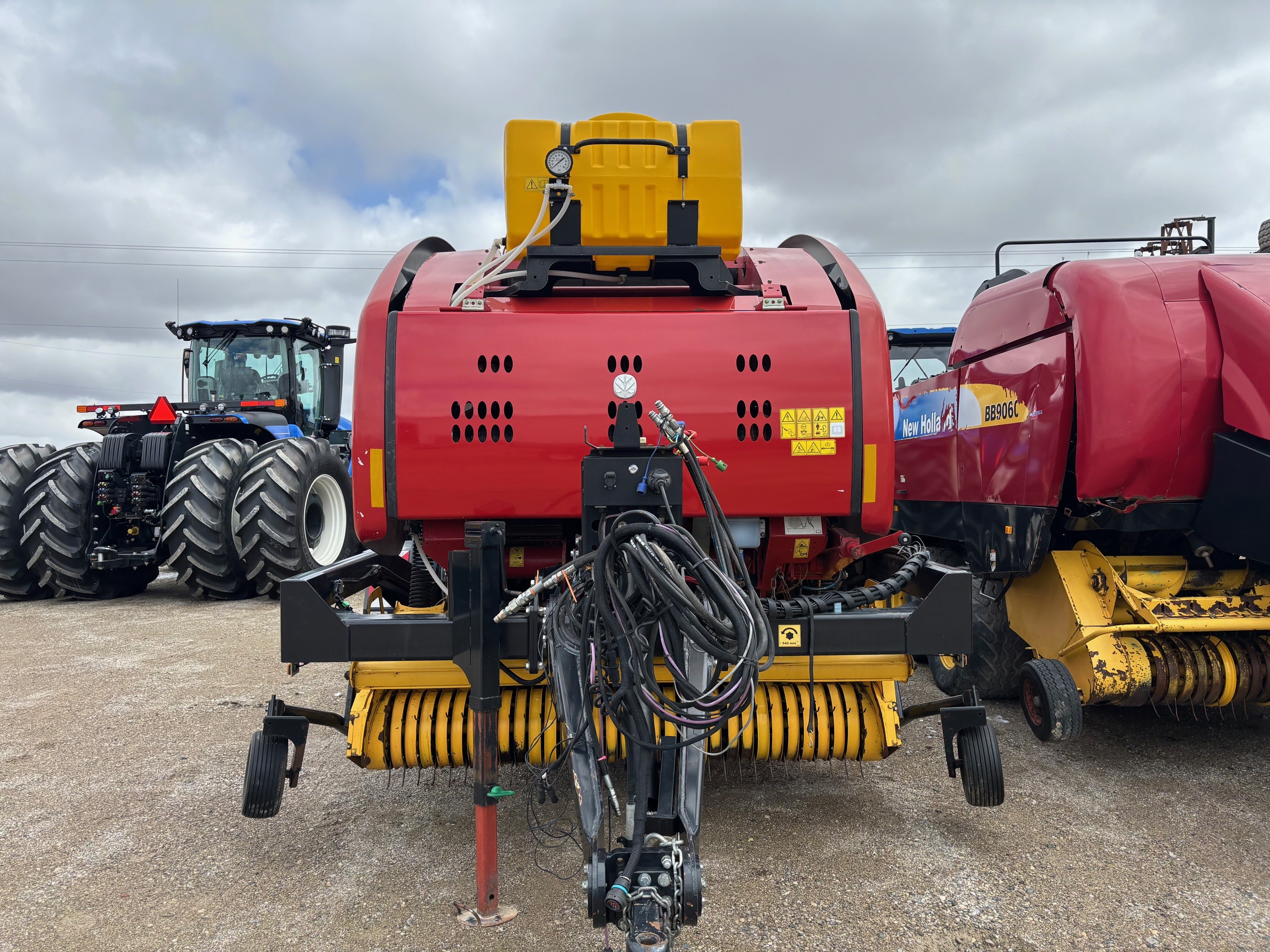 2017 NEW HOLLAND RB450 ROUND BALER