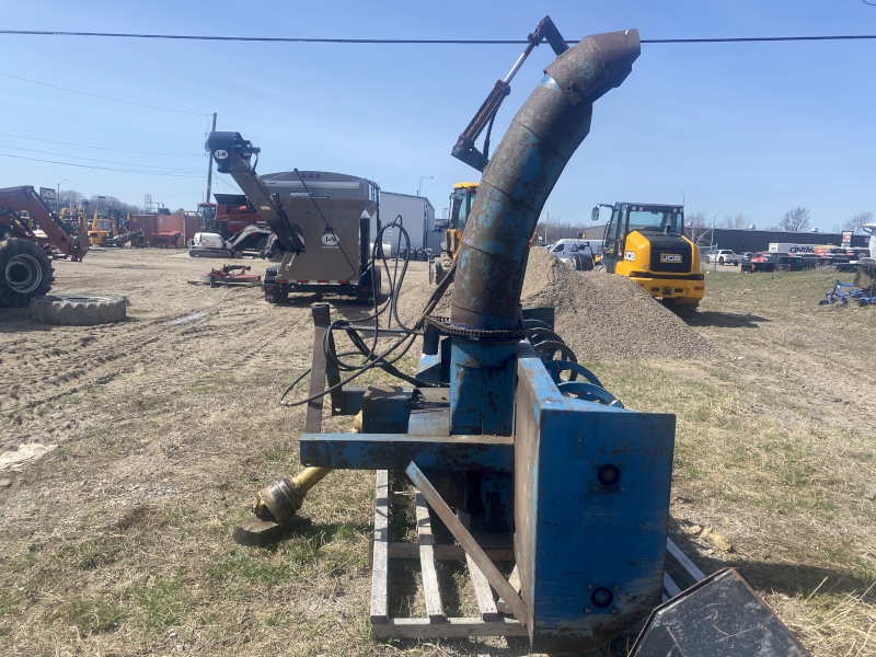 2000 LUCKNOW 102 INCH SNOWBLOWER