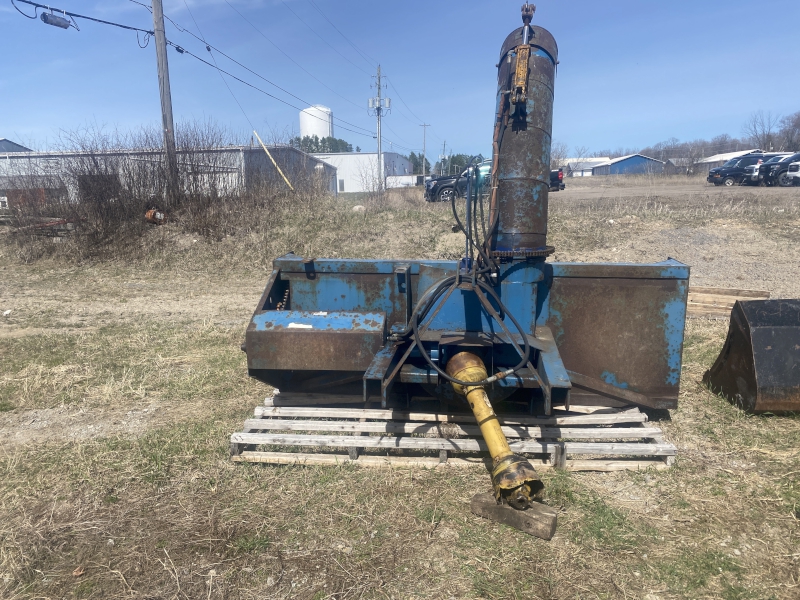2000 LUCKNOW 102 INCH SNOWBLOWER