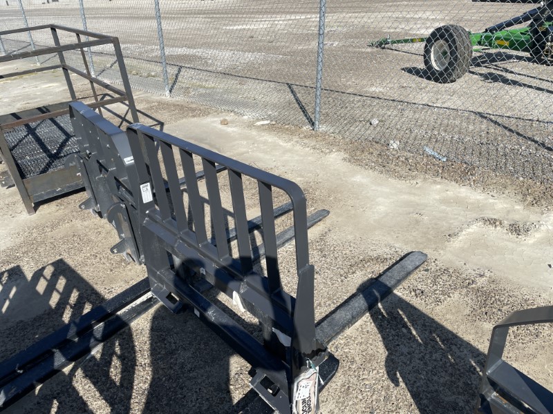 2024 CASE CONSTRUCTION 48 INCH HYDRAULIC PALLET FORKS