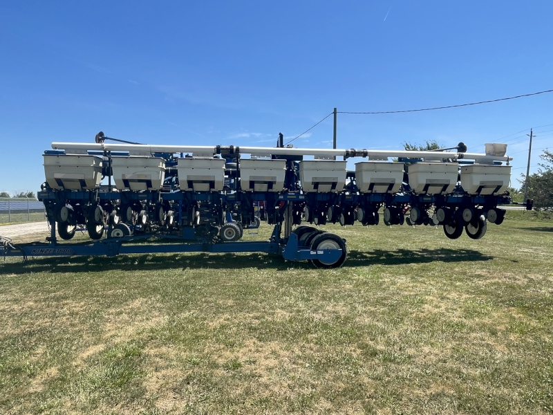 2014 KINZE 3600 16 ROW PLANTER