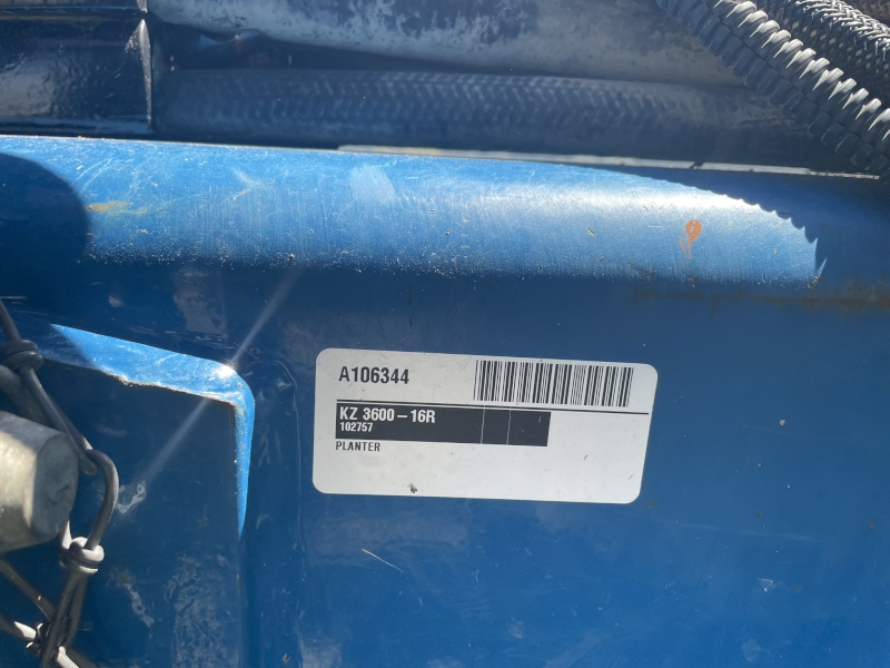 2014 KINZE 3600 16 ROW PLANTER