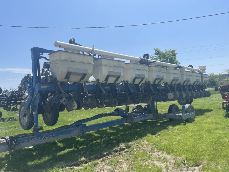 2014 KINZE 3600 16 ROW PLANTER