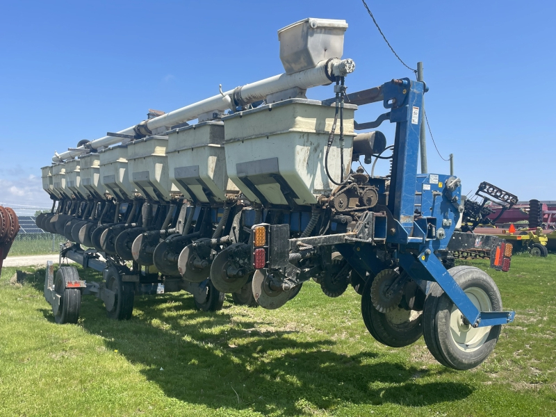 2014 KINZE 3600 16 ROW PLANTER