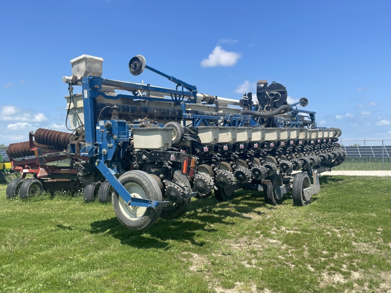 2014 KINZE 3600 16 ROW PLANTER