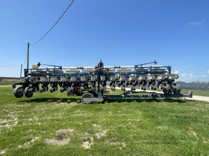 2014 KINZE 3600 16 ROW PLANTER