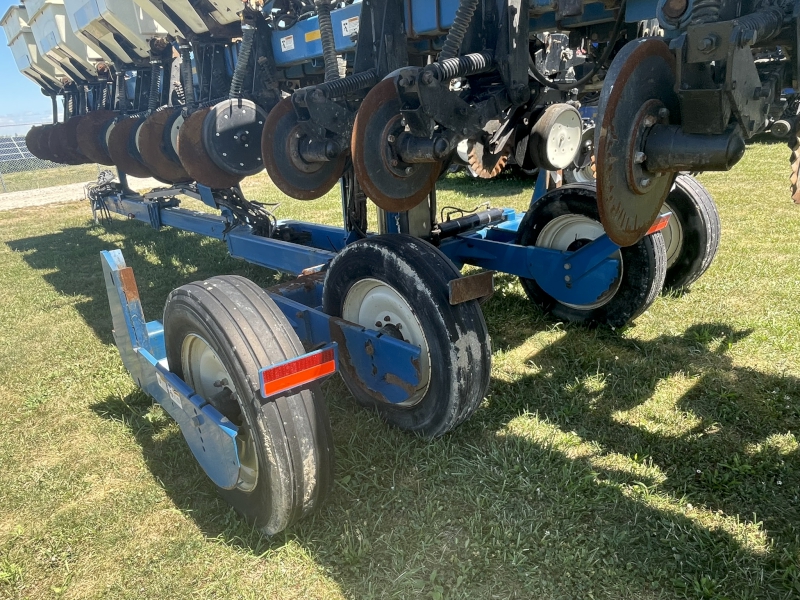 2014 KINZE 3600 16 ROW PLANTER
