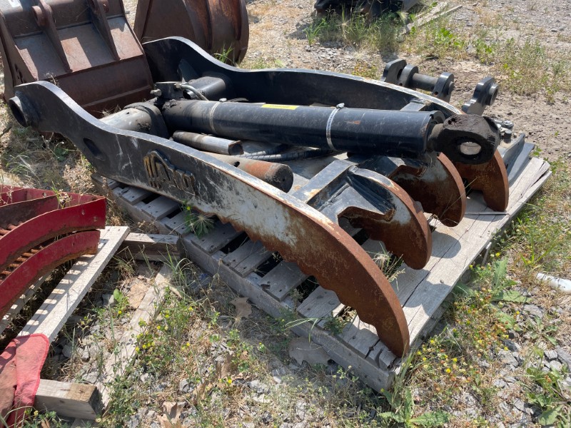 2024 AMI ATTACHMENTS STICK PIVOT HYDRAULIC THUMB