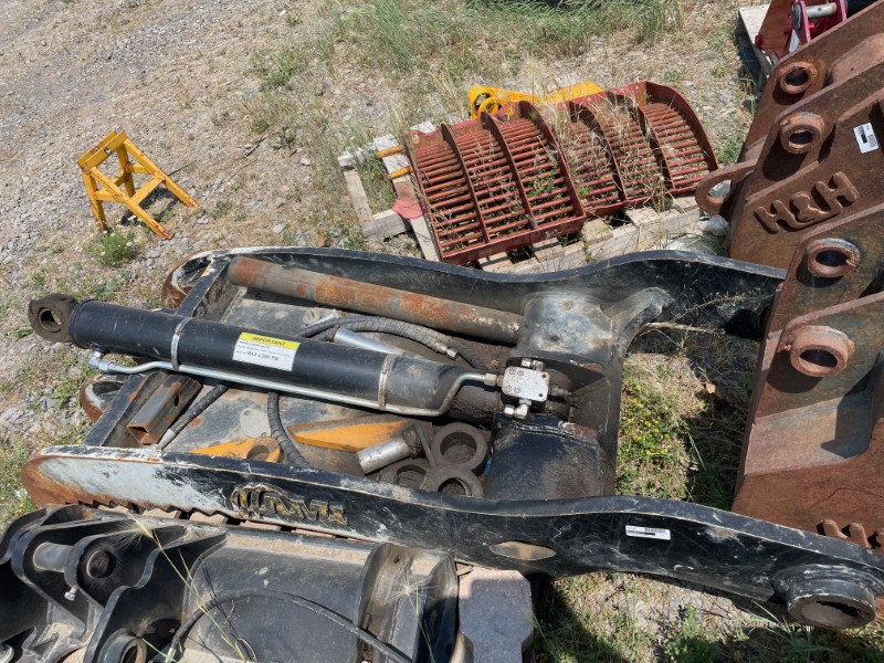 2024 AMI ATTACHMENTS STICK PIVOT HYDRAULIC THUMB