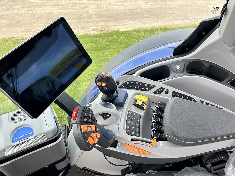 2025 NEW HOLLAND T7.340 HD PLM INTELLIGENCE TRACTOR