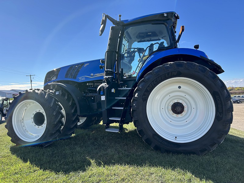2025 NEW HOLLAND T8.325 PLMI ULTRA COMMAND TRACTOR