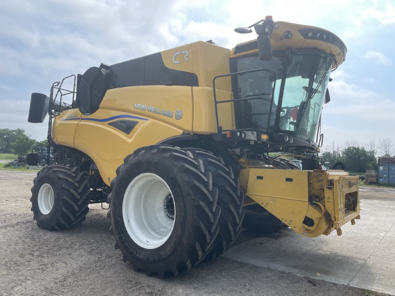 2025 NEW HOLLAND CR8.90 COMBINE