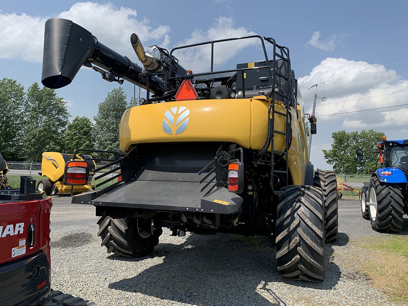 2025 NEW HOLLAND CR7.80 COMBINE
