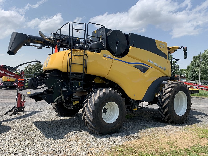 2025 NEW HOLLAND CR7.80 COMBINE