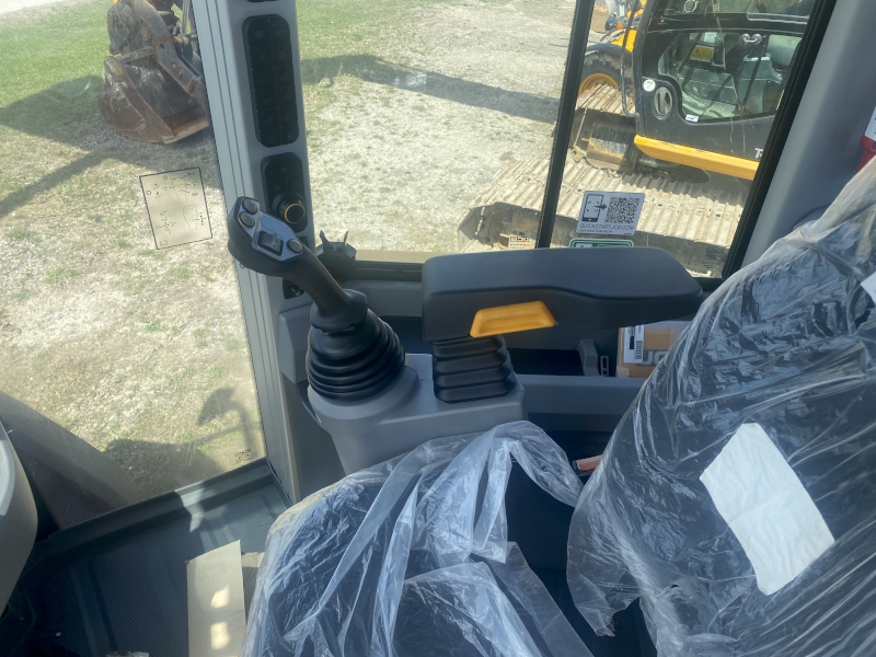 2023 JCB 427HT WHEEL LOADER