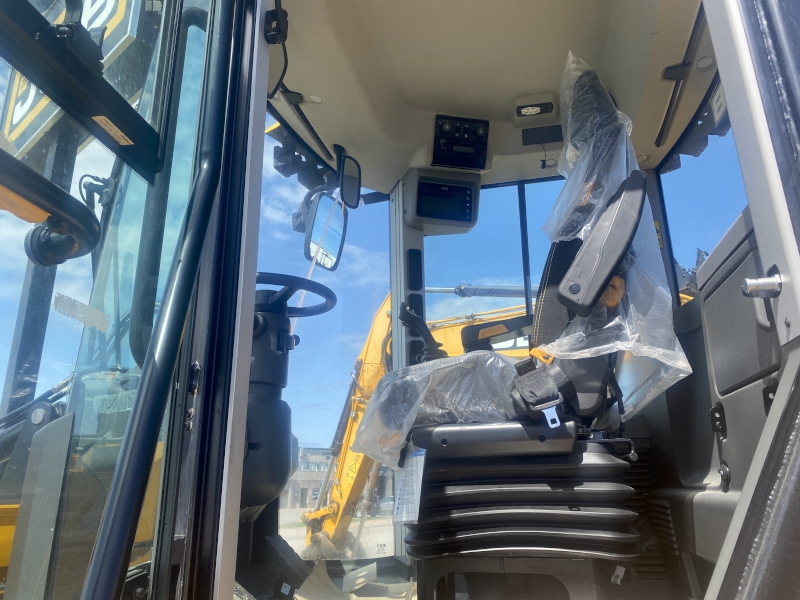 2023 JCB 427HT WHEEL LOADER