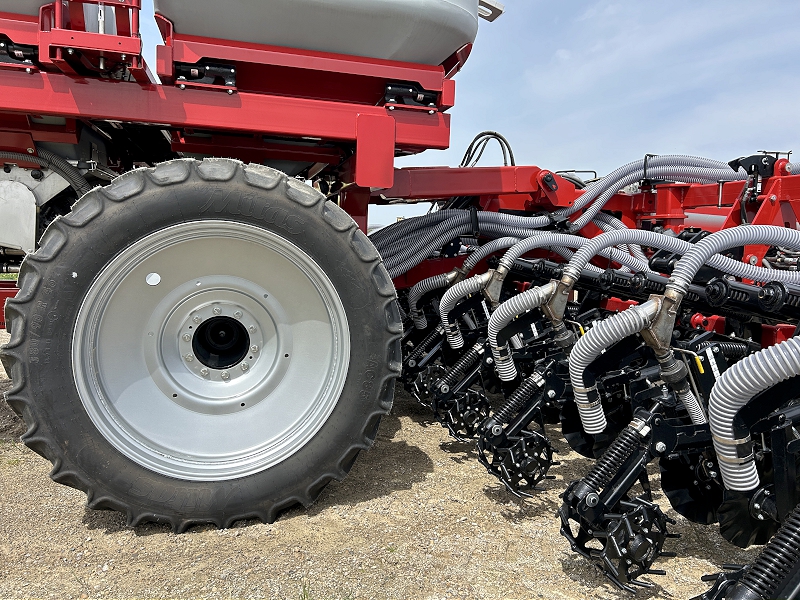 2025 UNVERFERTH RAPTOR 2130DT 12 ROW STRIP TILL (DRY FERTILIZER)