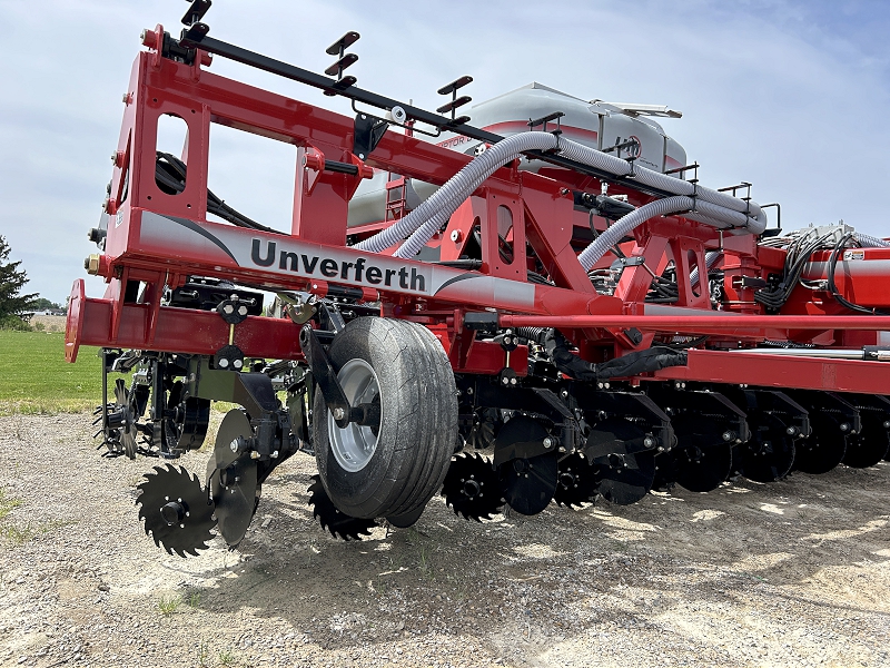 2025 UNVERFERTH RAPTOR 2130DT 12 ROW STRIP TILL (DRY FERTILIZER)