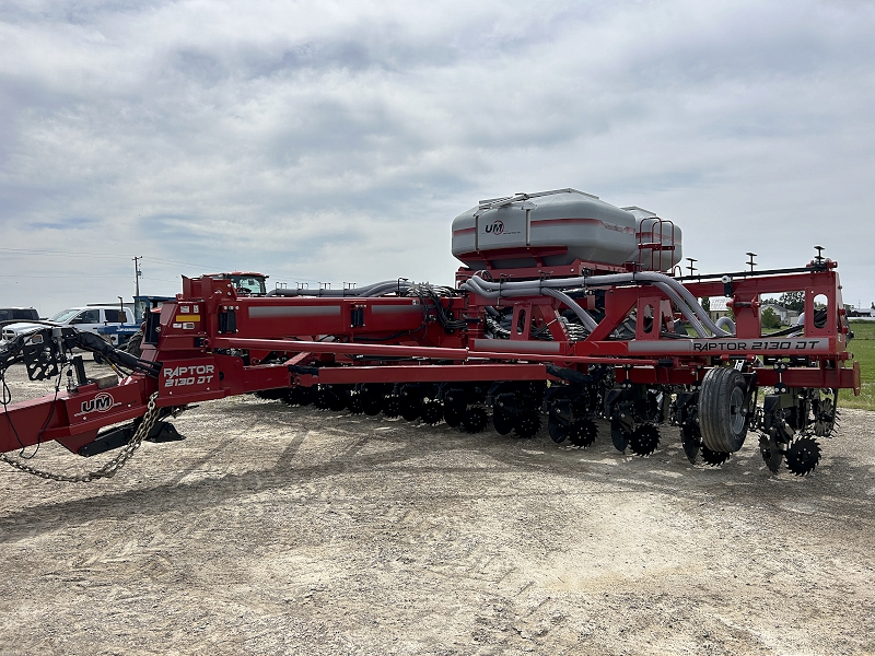2025 UNVERFERTH RAPTOR 2130DT 12 ROW STRIP TILL (DRY FERTILIZER)