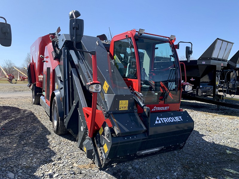 2024 TRIOLIET TRIOTRAC II 2800VL-X SELF PROPELLED TMR MIXER